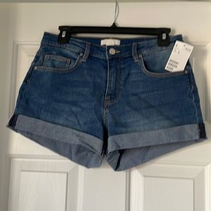 3/$25 - NWT H&M jean shorts, size 6